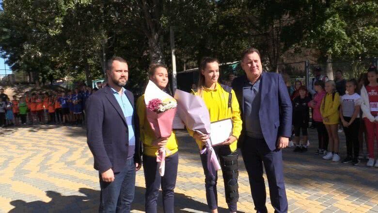 В КДЮСШ Черноморска наградили лучших волейболисток страны (видео)
