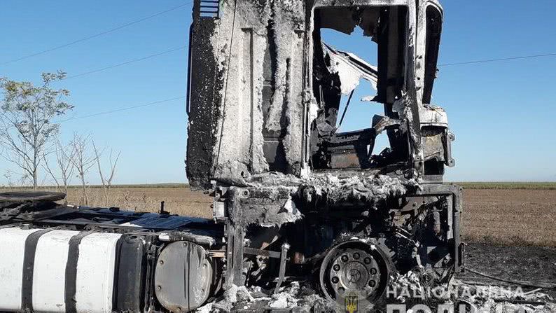 На Одещині двох чоловіків підозрюють у підпалі вантажівки та викраденні водія