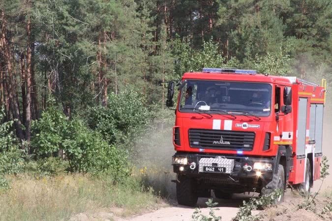 В Одеській області на території тракторної бригади спалахнула пожежа