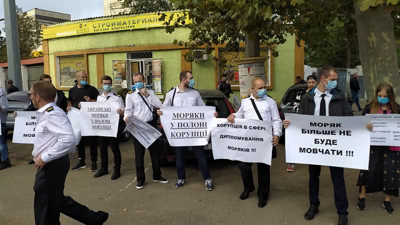«Більше не будемо мовчати». В Одесі моряки вийшли на марш проти корупції
