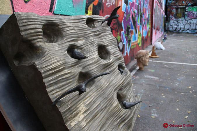 Деревянная голова Дюка и мини-Лаокоон: в Одессе прошла арт-акция в поддержку сохранения культурного наследия (фото)