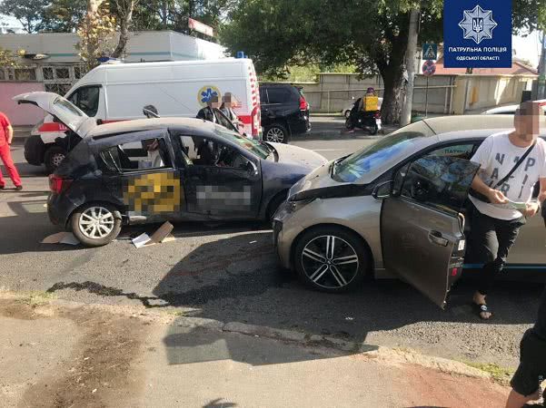 В центре Одессы столкнулись два авто: есть жертва и пострадавшие