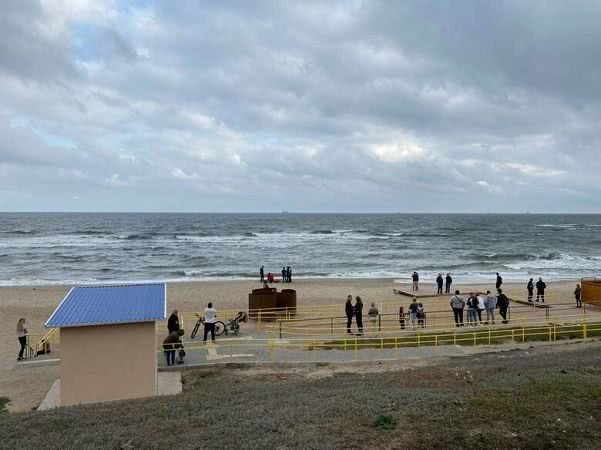 ЧП в Черноморске: на Центральном пляже утонул парень