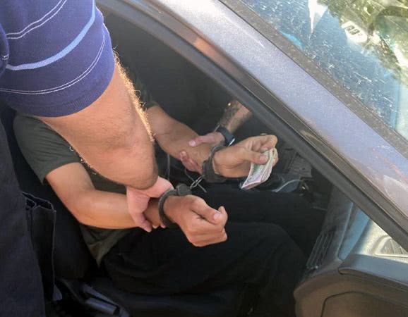 Не заработал: в Одесской области задержали двух пограничников, помогавших незаконно поставлять сигареты (фото)