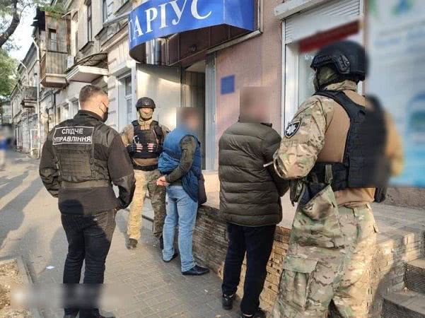 Двое мошенников пытались присвоить здание налоговой в центре Одессы