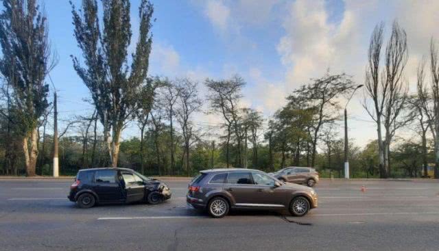 В Одессе столкнулись автомобили — есть пострадавшие