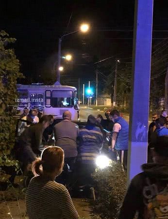 В Одеській області сталася ДТП: водія затисло в автівці (фото)