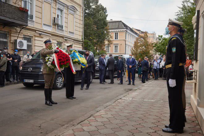 Владимир Зеленский и Дуда в Одессе почтили память президента Польши Леха Качиньского