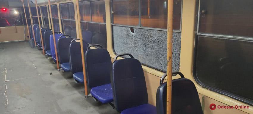 В Одессе вандалы закидали камнями трамваи