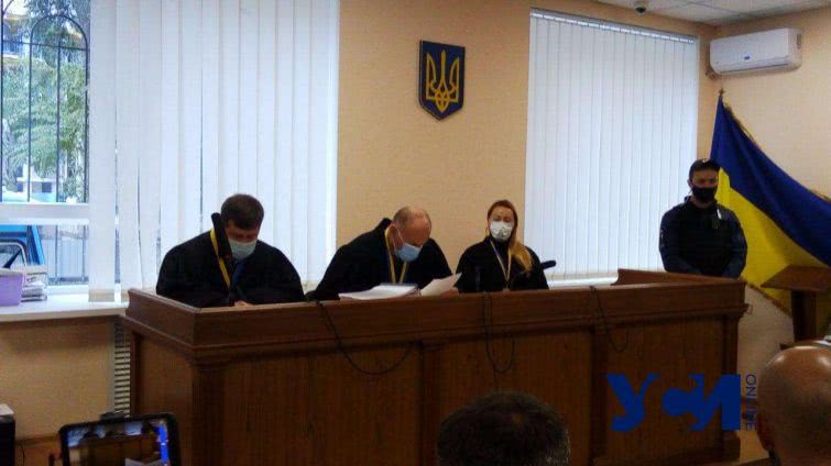 Заседание по делу Стерненко перенесли: прокуроры из 11 томов взяли всего 1 (фото)