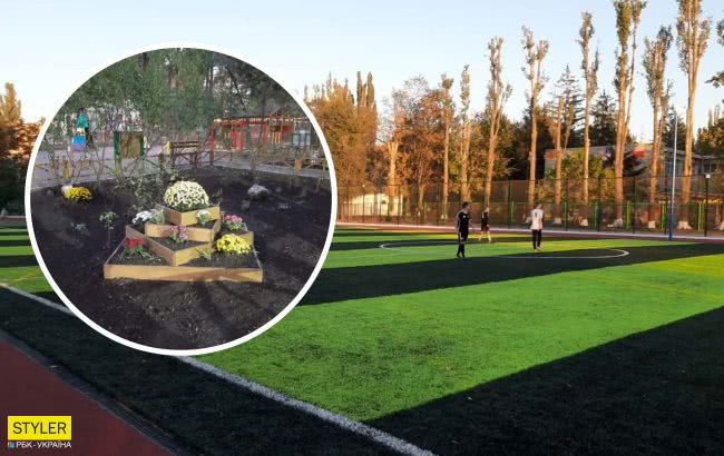 Мэр уехал — цветы выкопали: курьезное видео позора в школе Одессы