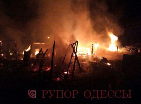 В Одесской области два ночных пожара привели к разрушениям и погибшей