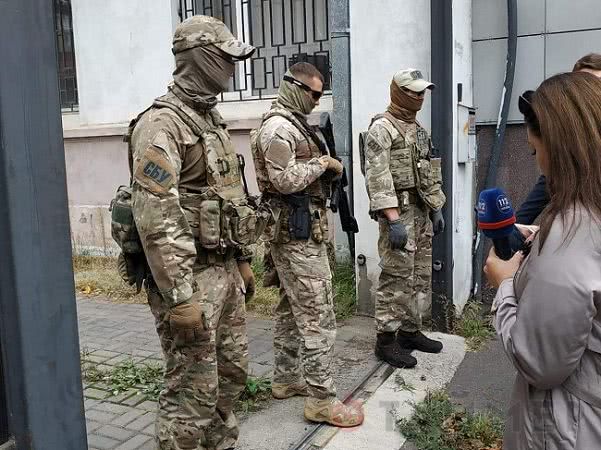 Приемную кандидата в мэры Одессы обыскивает десант столичных силовиков
