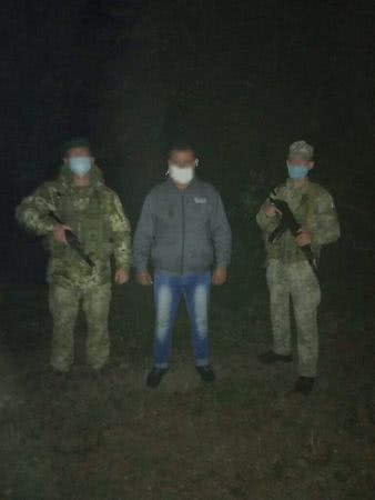 Ночью и полями — в Молдову: измаильские пограничники остановили нарушителя