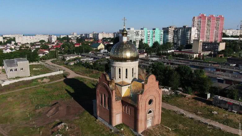 Полиция взяла под контроль безопасность храма ПЦУ в Черноморске после нескольких нападений на него