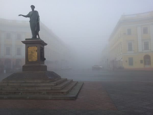 Внимание, туман: одесским автомобилистам советуют быть внимательнее