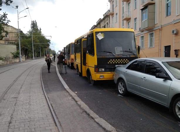 «Їхали стоячи та попадали»: в Одесі постраждали п’ятеро людей в аварії з двома маршрутками