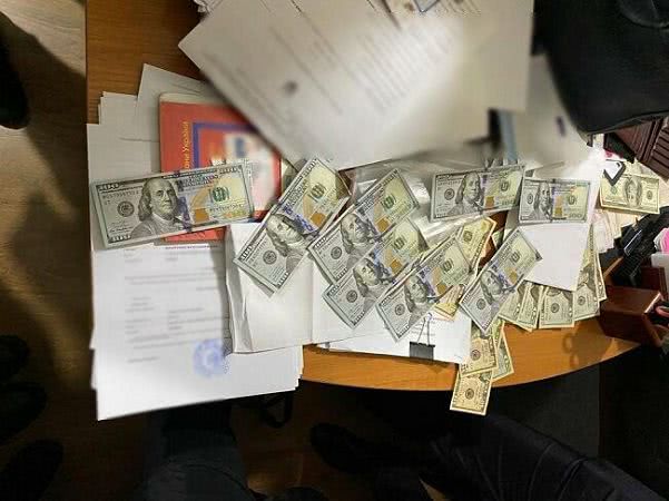 Сотрудники государственной исполнительной службы в Одессе попались на взятке