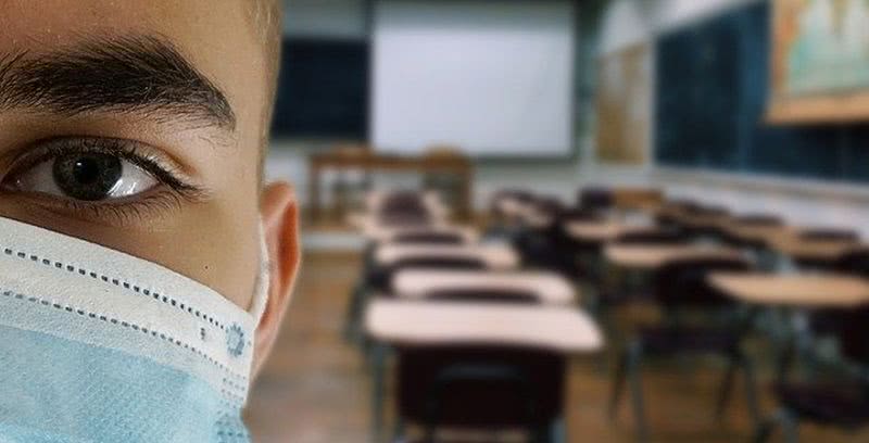 Ситуация ухудшается: одесских школьников переводят на дистанционное обучение