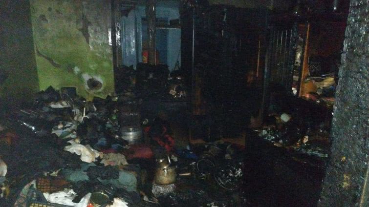 В Одесской области горел частный дом: спасли пенсионерку (фото)