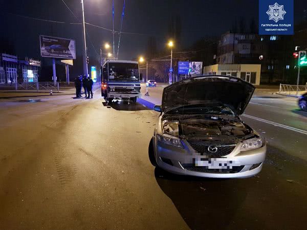 В ночном ДТП на Черемушках пострадали два человека (фото, видео)