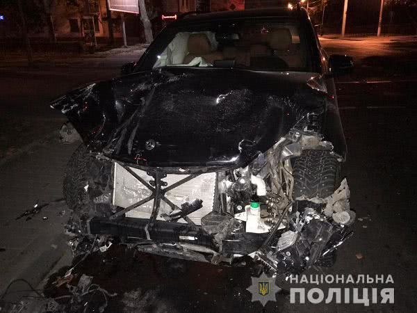 В Одессе водитель Mercedes устроил смертельное ДТП, проехав на «красный». Фото