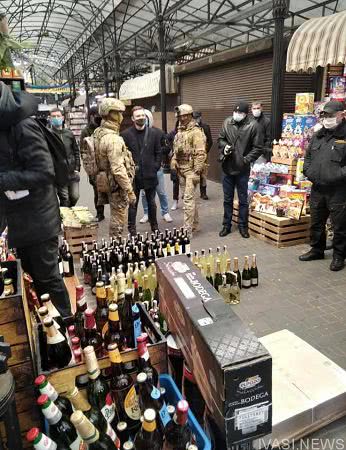 По всей Одессе СБУ изымает нелегальный алкоголь и сигареты
