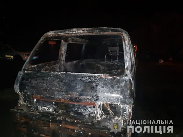 В Маяках Одесской области ночью сгорело три автомобиля, подозревают поджог