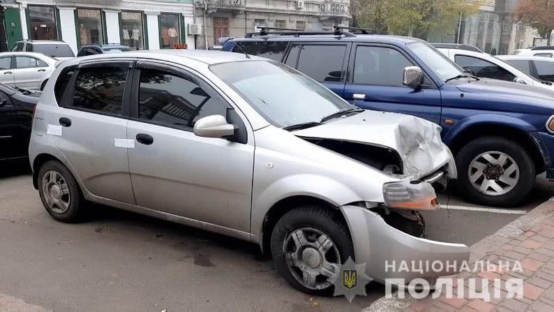 В Одесі жінку підозрюють у викраденні автівки таксі та аварії в центрі міста