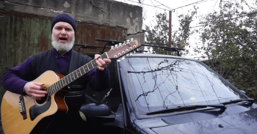В Одеській області священик заспівав про погані дороги: відео