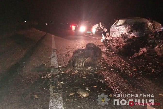 На трассе Одесса—Рени столкнулись Renault и Mercedes – два человека погибли