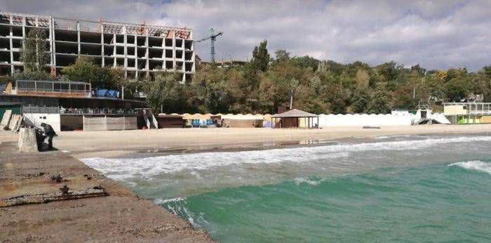 Незаконні забудови пляжів Одеси: активісти повідомили про системні порушення