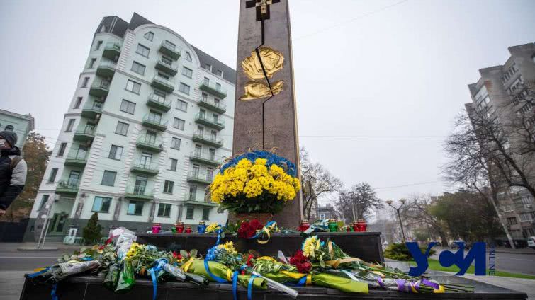 В Одессе в память о жертвах Голодомора возложили цветы