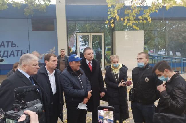 Подозрение в подкупе избирателей: в Одессе обыскивают офис Голубова