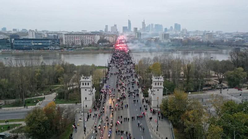 День независимости в Польше: правые жгли файера, митинговали и перекрыли движение 