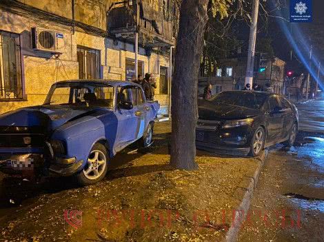 В Одессе водитель электромобиля, не справившись с управлением, совершил ДТП