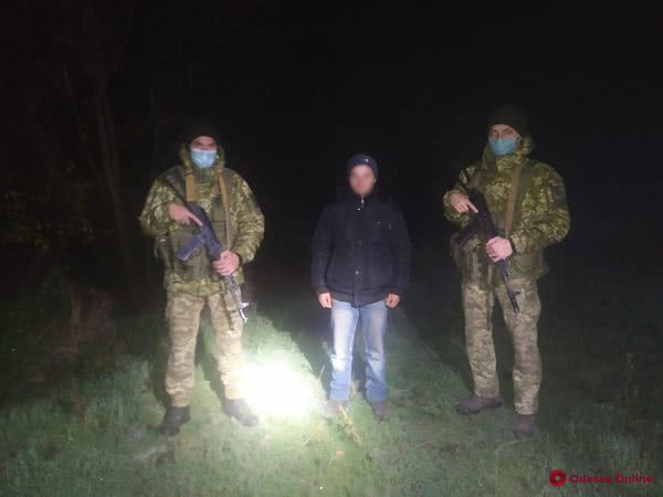 Шел к девушке и заблудился: в Одесской области пограничники задержали нарушителя