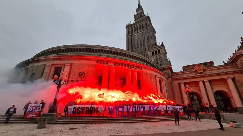 День независимости в Польше: правые жгли файера, митинговали и перекрыли движение 