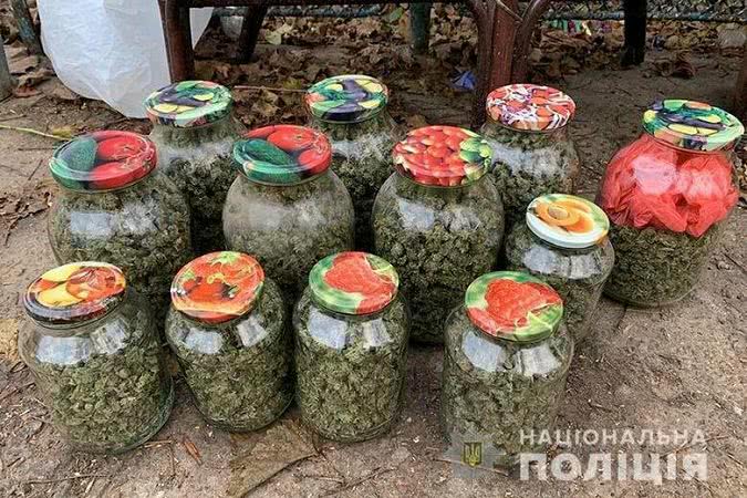 Товара на 1 млн: в Одесской области полиция задержала трех наркоторговцев