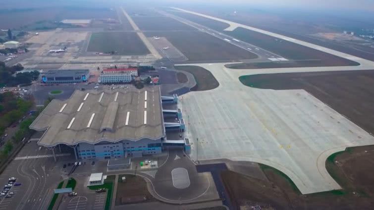 Новая взлетная полоса в Одесском аэропорту готова к приему самолетов в 2021 году (видео)