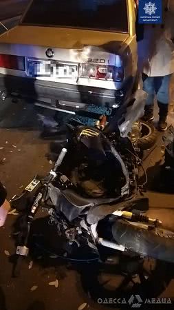 В Одессе мопедист врезался в авто и попал в больницу (фото, видео)