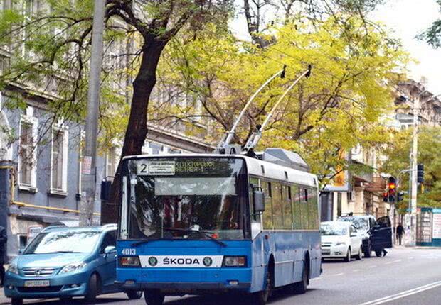 После более чем месячного перерыва в Одессе возобновилась работа троллейбуса №2