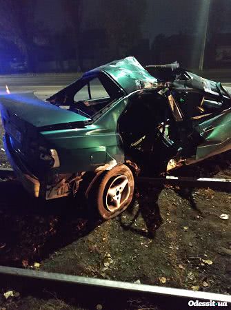Ночью на Николаевской дороге в ДТП погибла пассажирка BMW (фото)