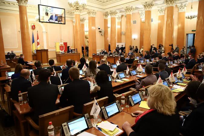 Новые депутаты Одесского горсовета приняли присягу и сформировали пять фракций