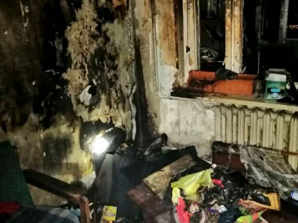 В Одесской области пожарные спасли пенсионерку из горящей квартиры