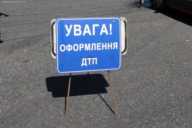 ДТП в Одеській області: рейсовий автобус перекинувся і в’їхав в Mersedes (Відео)