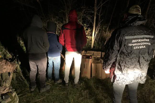 Одесская область: четверо нарушителей убегали от пограничников, имея при себе 7,5 тысяч пачек сигарет