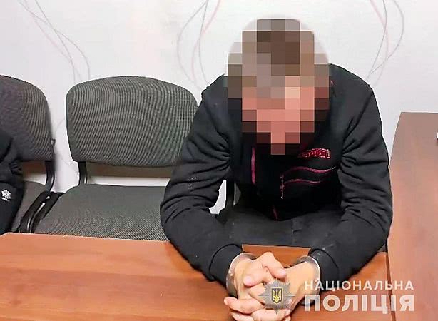 В Одессе пьяная компания ограбила полицейского и его брата