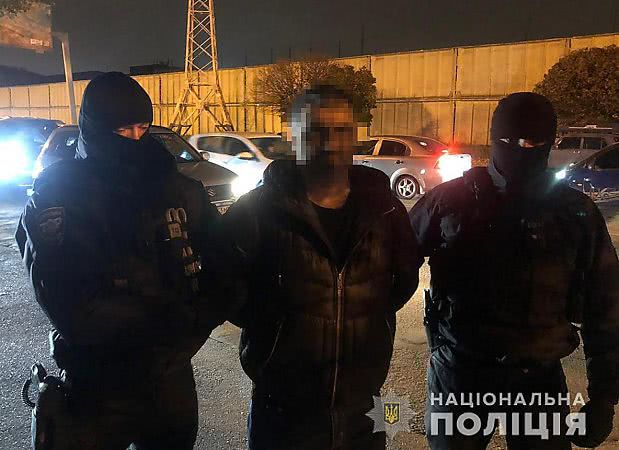 В Одессе задержали уголовника из РФ, который угрожал сжечь автомобиль бизнесмена