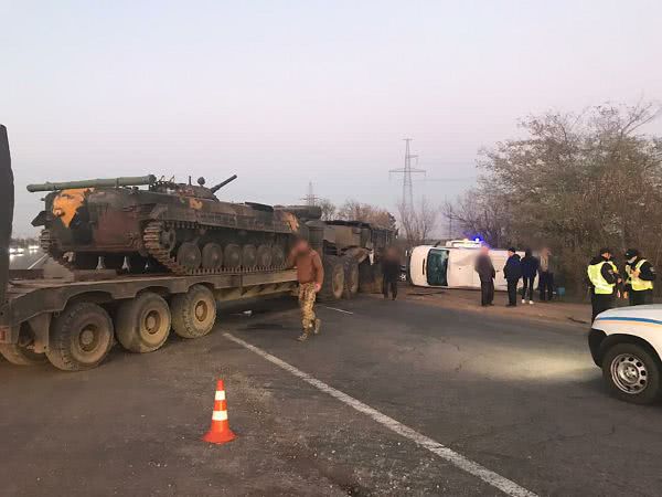 Под Одессой военный тягач протаранил автобус с людьми: фото